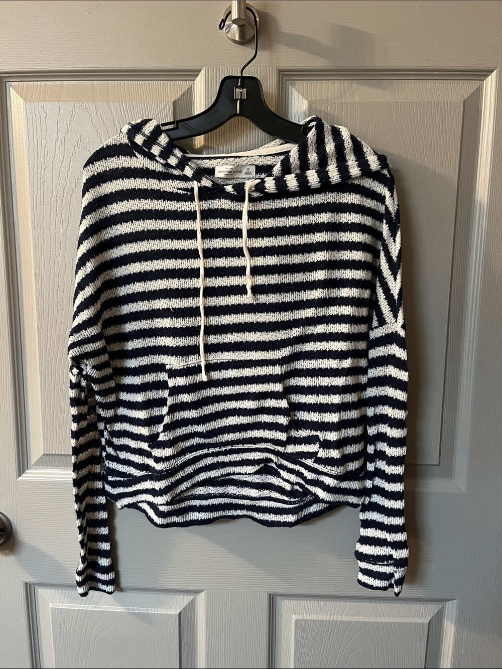 7/$20 Abercrombie & Fitch Navy and White Striped Hooded Pullover
